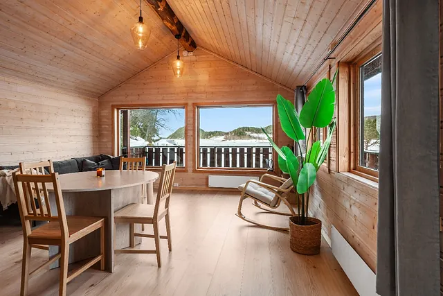 Nyoppusset hytte, stue