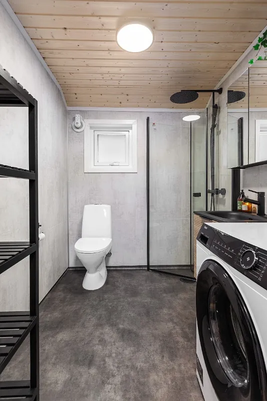 Nyoppusset hytte, baderom med pent toalett